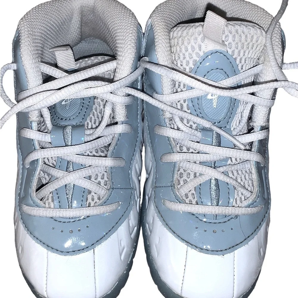 NIKE POSITE ONE (Aura)